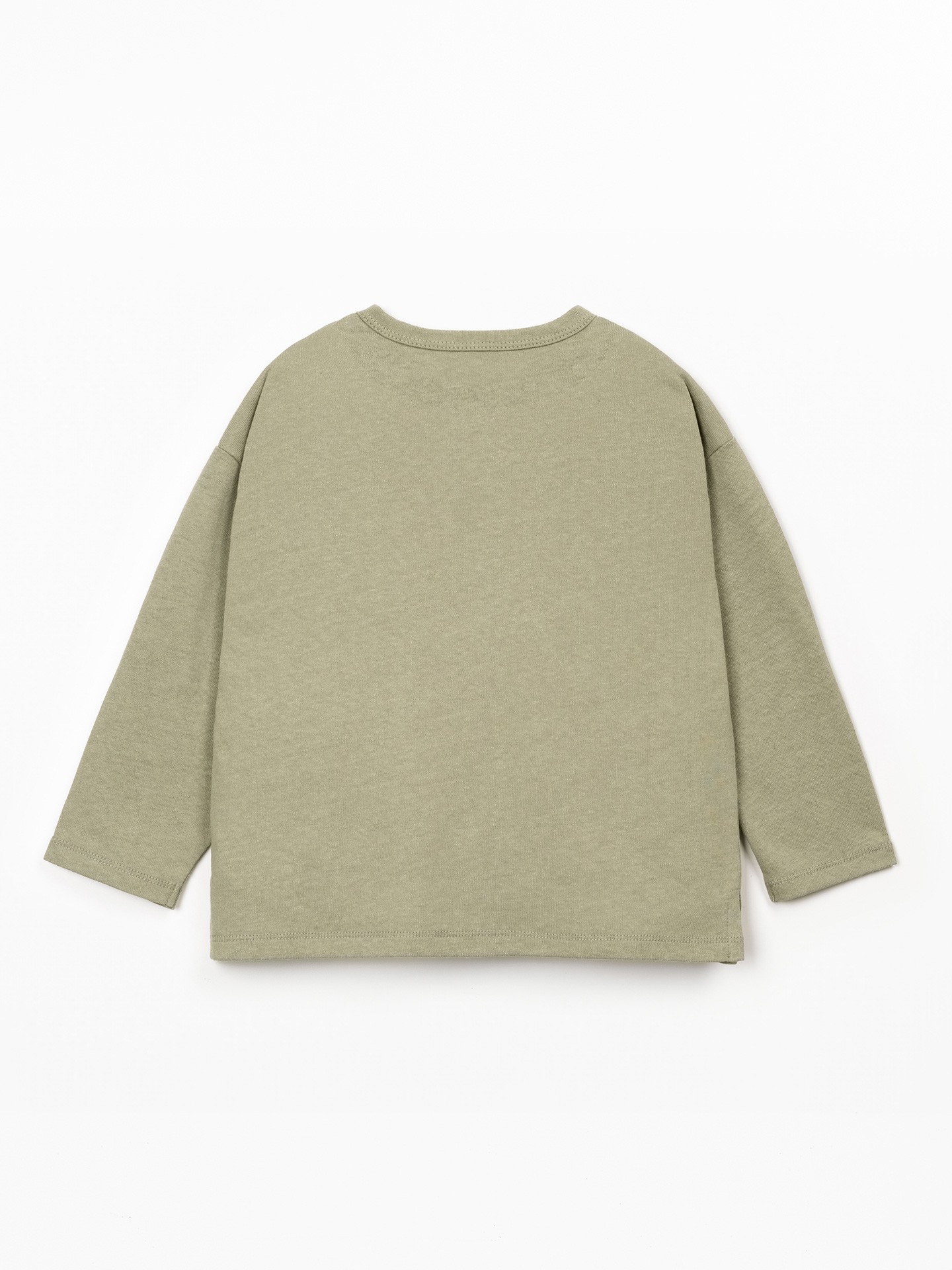 Long-sleeved sweater with chest pocket