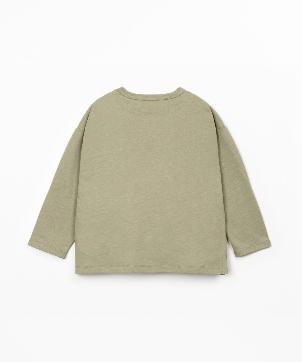 Long-sleeved sweater with chest pocket