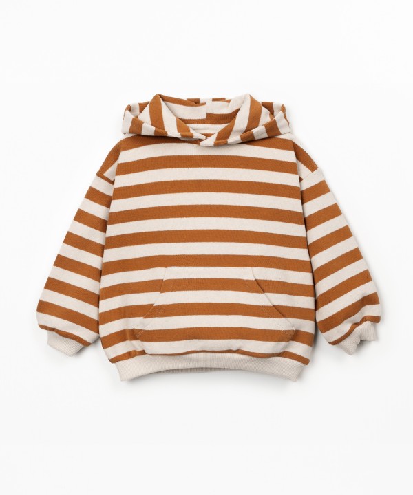 Camisola �s riscas com capucho