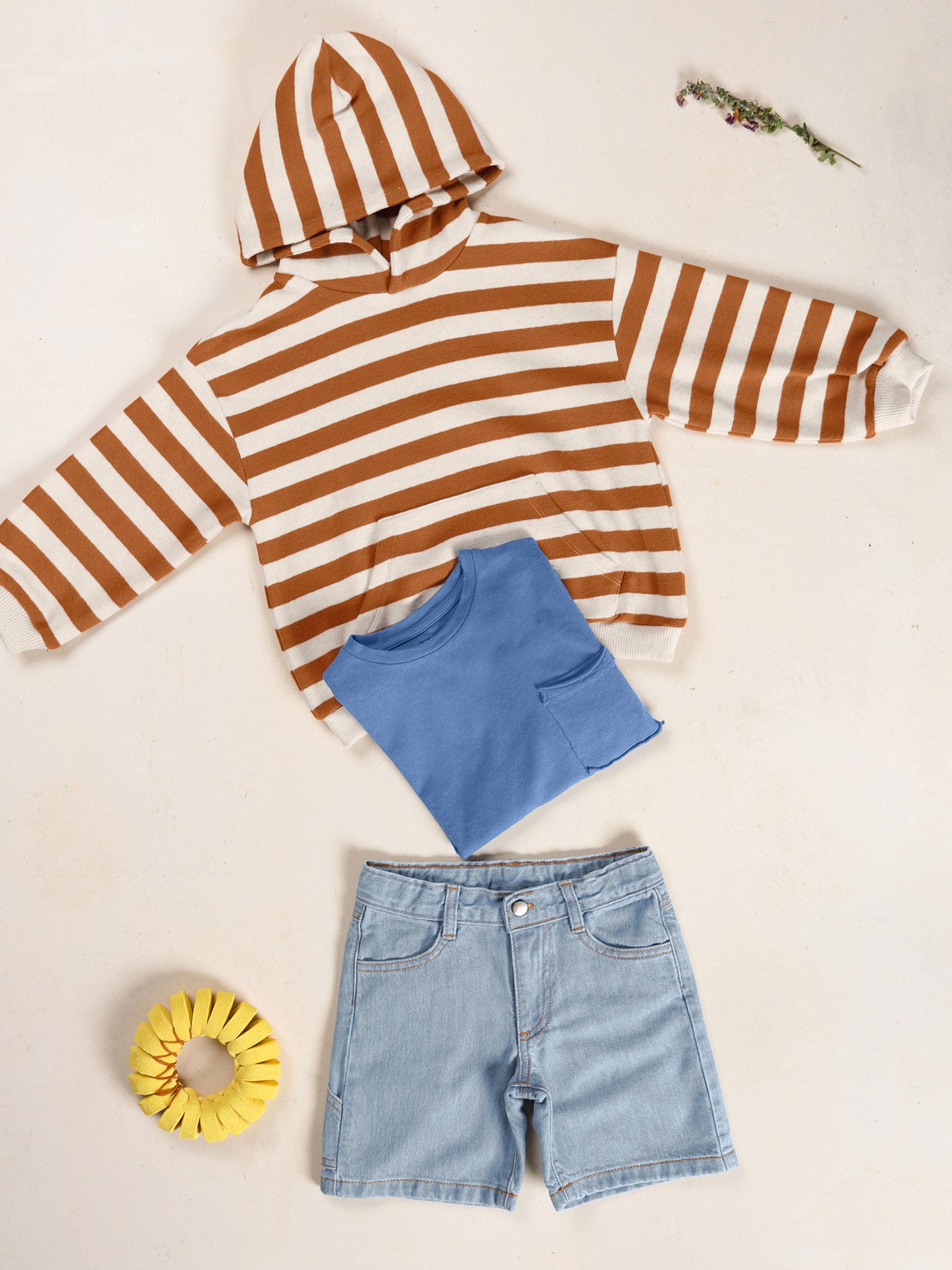 Camisola às riscas com capucho