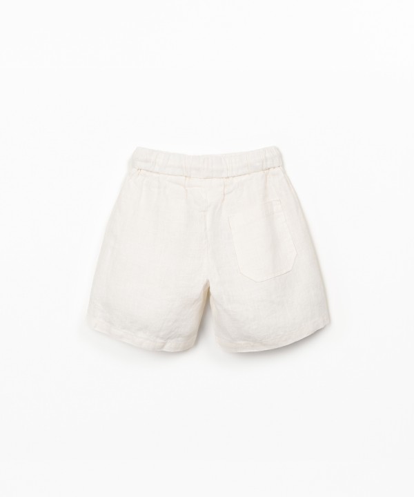 Calção em linho com cinto ajustável