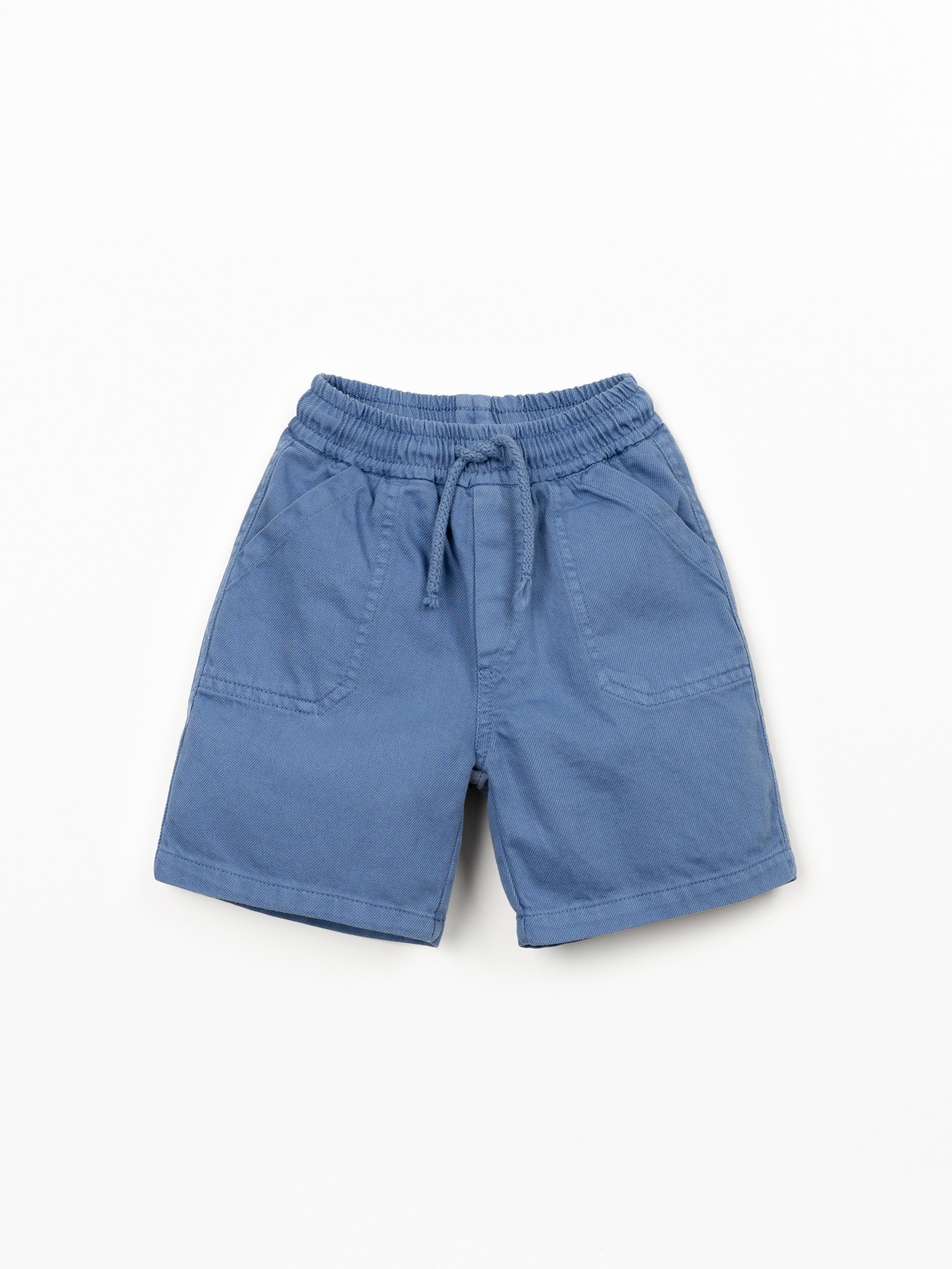 Calção de sarja com bolsos e cordão ajustável