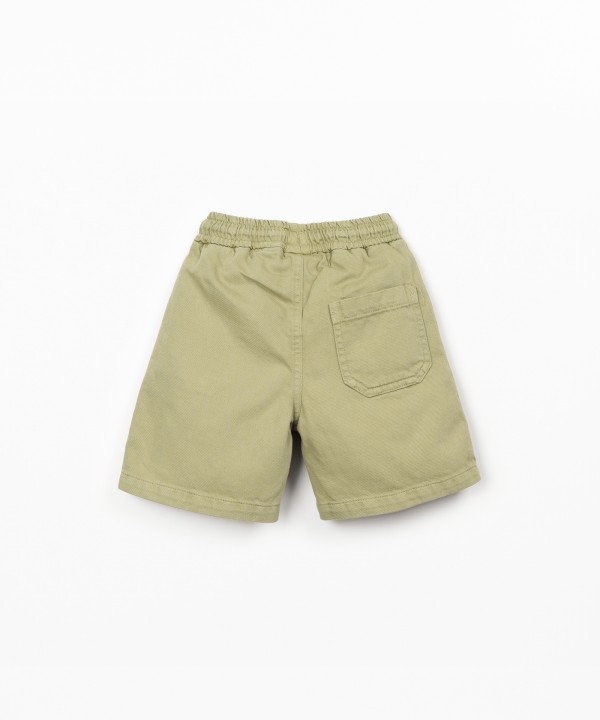 Cal��o de sarja com bolsos e cord�o ajust�vel