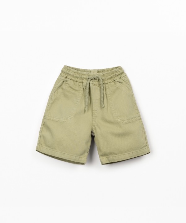 Cal��o de sarja com bolsos e cord�o ajust�vel