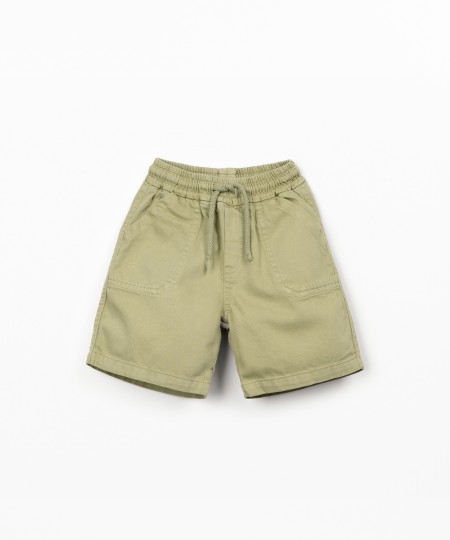 Cal��o de sarja com bolsos e cord�o ajust�vel