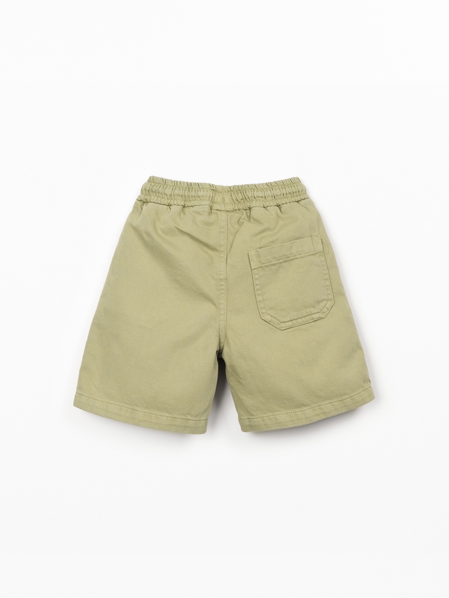 Calção de sarja com bolsos e cordão ajustável