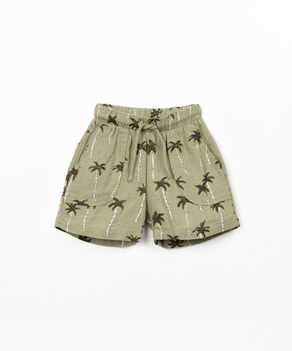 Organic cotton shorts with palm tree print