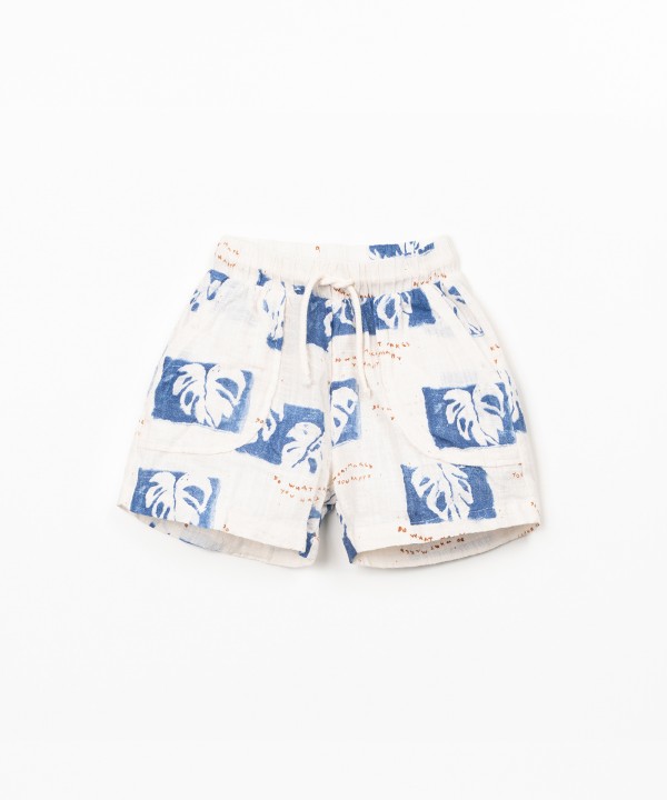 Organic cotton shorts with monstera print