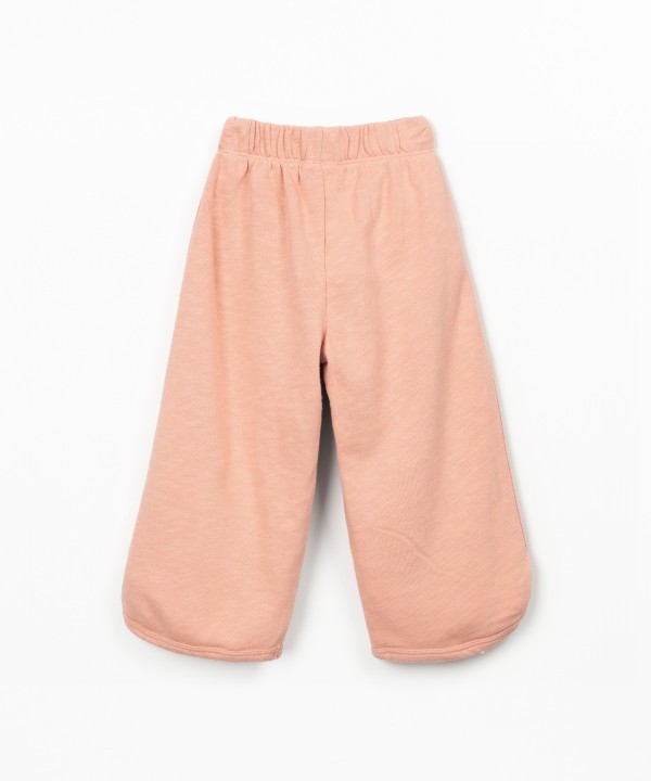 Trousers with a blend of natural and recycled fibers