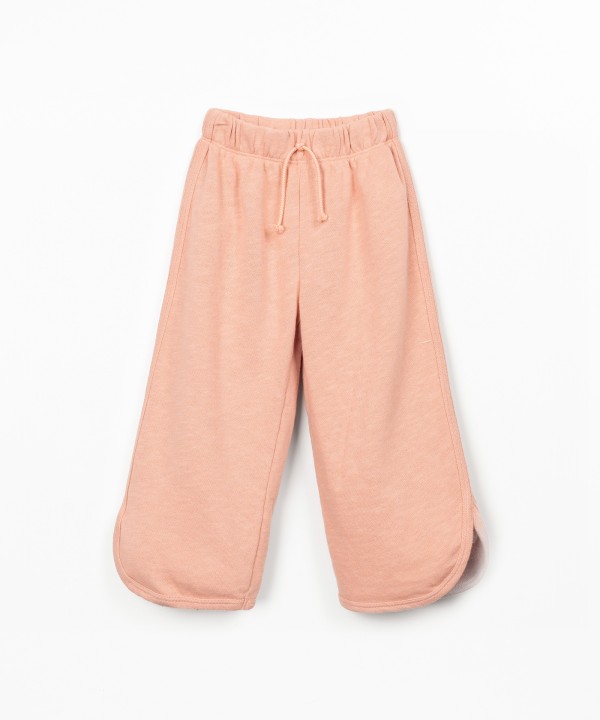 Trousers with a blend of natural and recycled fibers