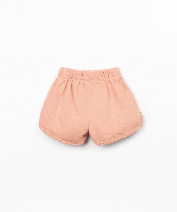 Shorts in natural fiber blend