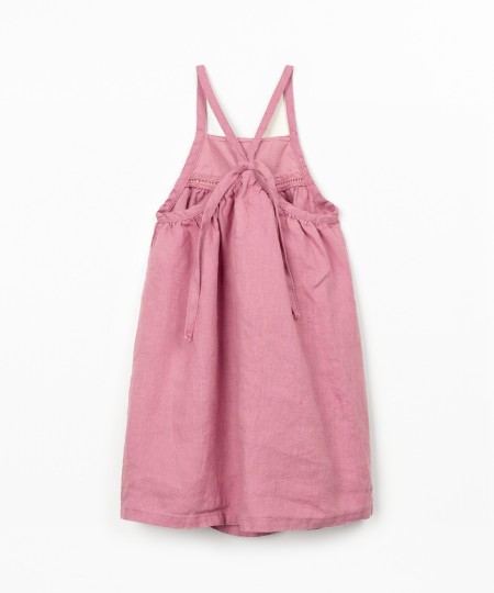 Vestido de tecido em linho