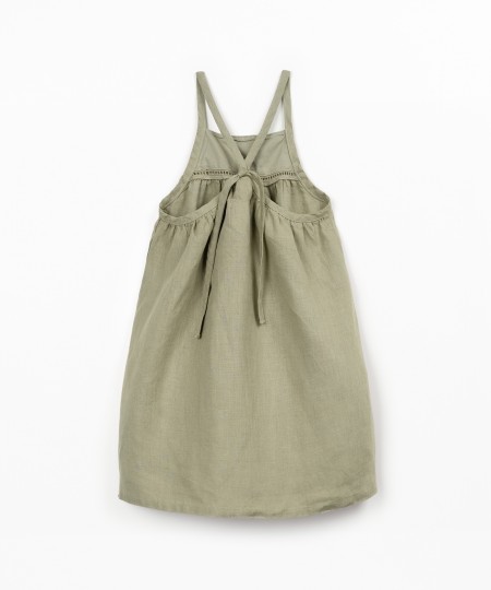 Vestido de tecido em linho