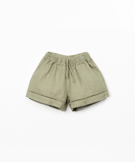 Linen shorts with elastic waistband