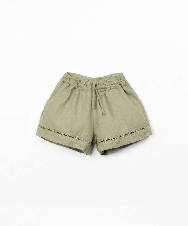 Linen shorts with elastic waistband