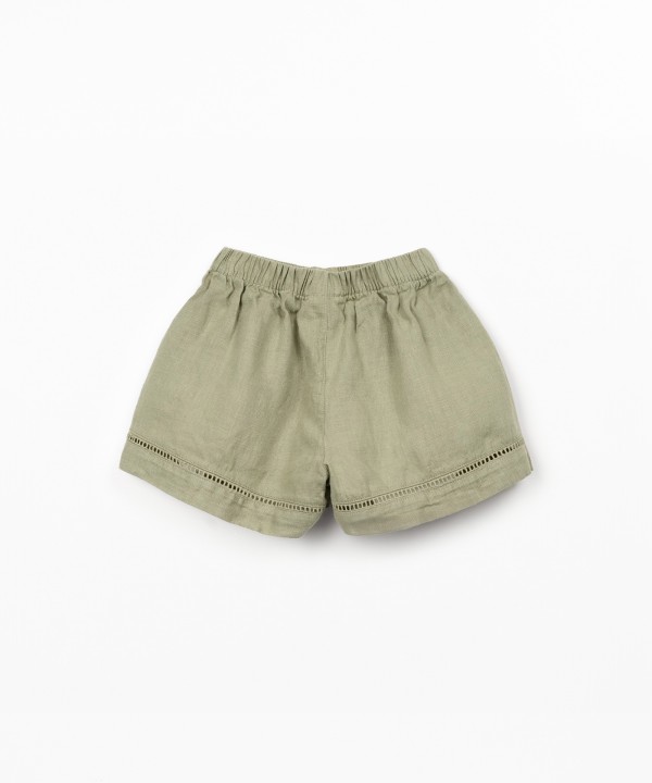 Linen shorts with elastic waistband