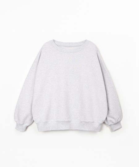 Oversized sweater with Re(Play) yarn