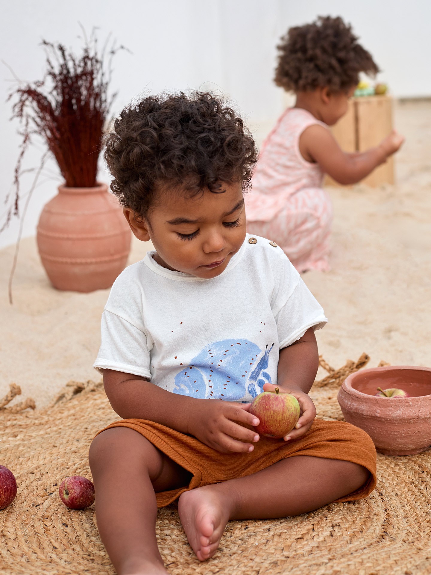 T-shirt com desenho à frente