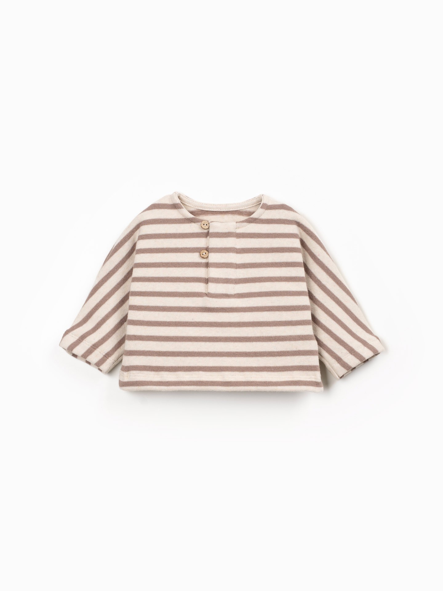 Knit sweater with a blend of natural fibers and recycled cotton