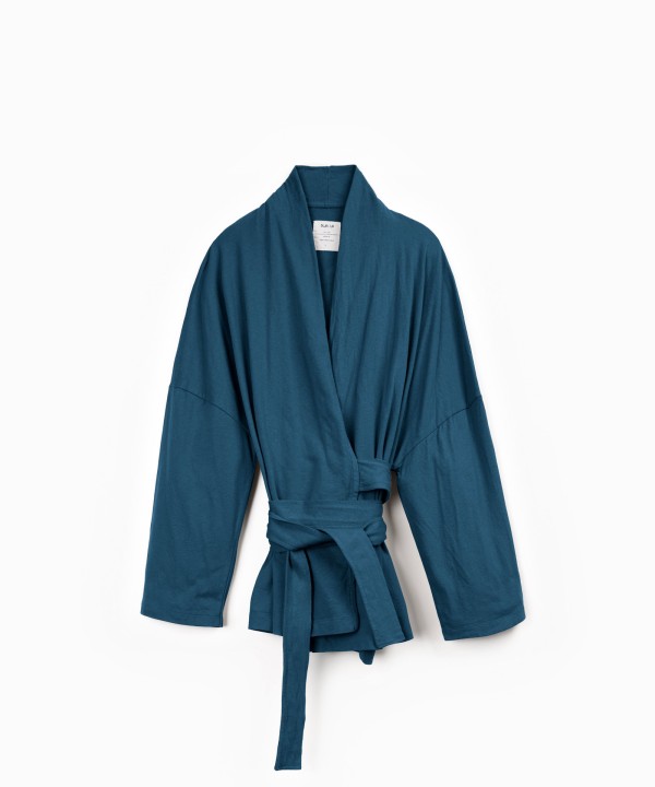 Knit shirt with a blend of fibers
