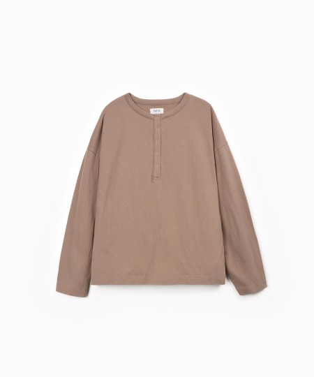 Knitted sweater with organic and recycled cotton