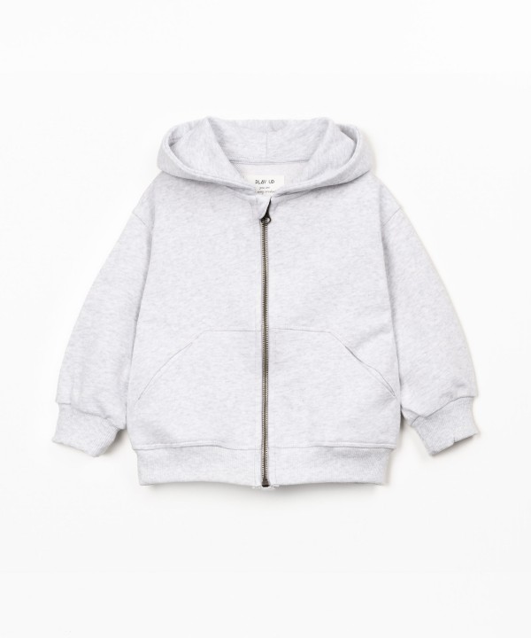 Hooded jacket with zipper