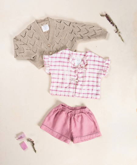 Linen shorts with elastic waistband
