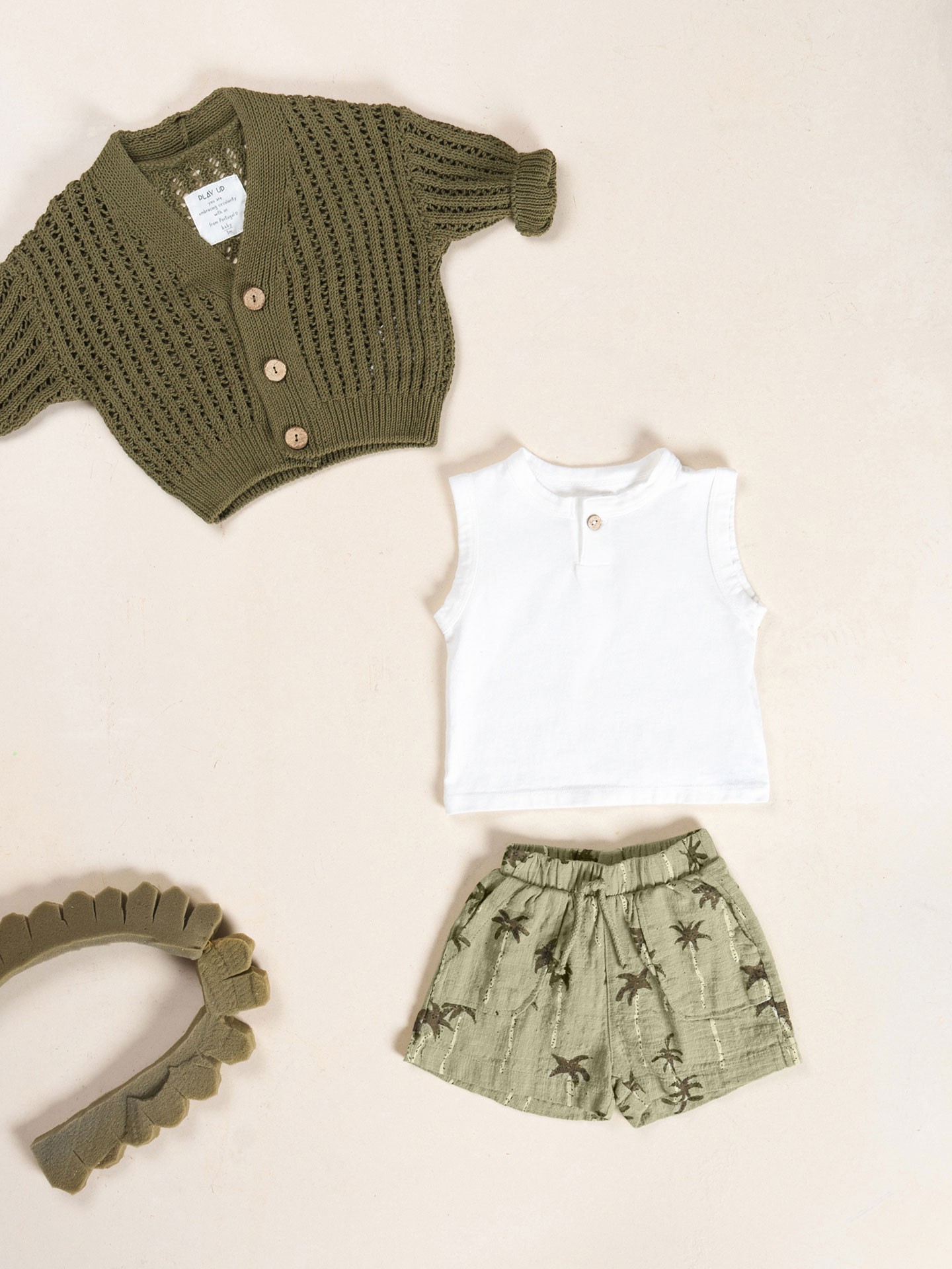 T-shirt smanicata in misto fibre naturali e riciclate