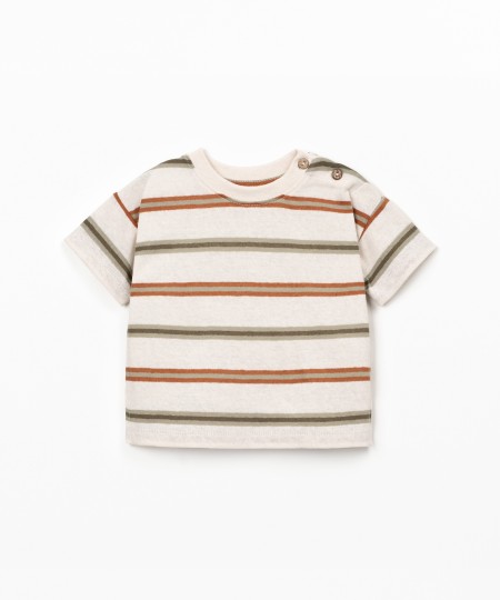 T-shirt com padr�o de riscas