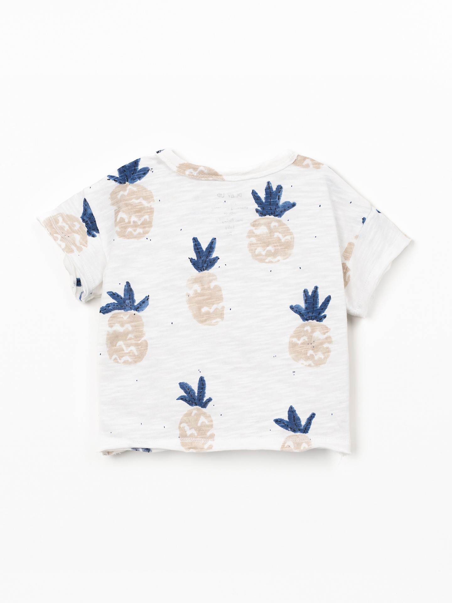 T-shirt con apertura sulla spalla
