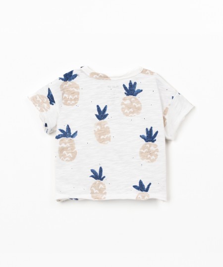 T-shirt with shoulder opening