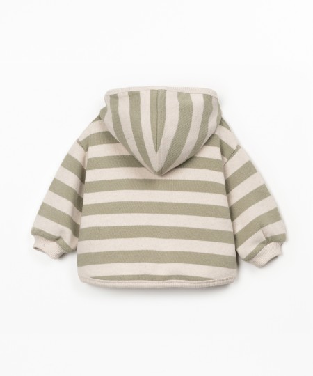 Chaqueta con capucha y estampado de rayas