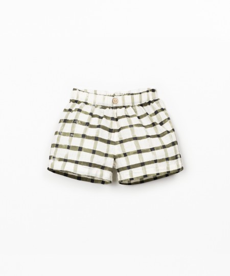 Pantalón corto con estampado de cuadros