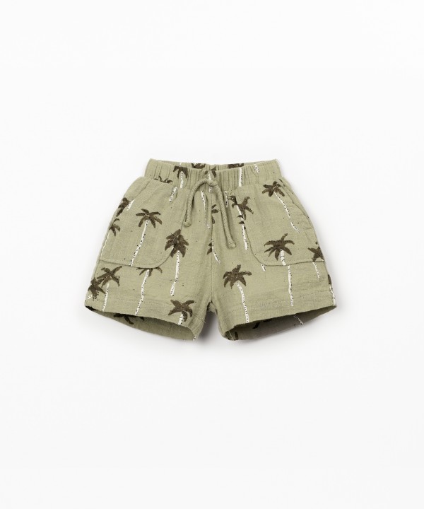 Short en tissu avec imprimé de palmiers