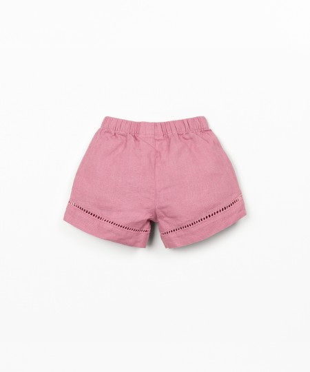 Pantalón corto de lino con detalle de encaje