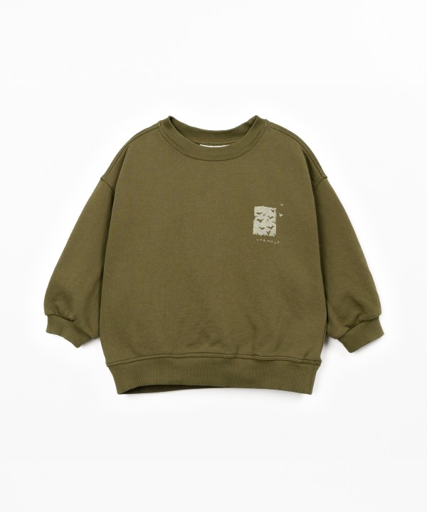 Sudadera con ilustración en la espalda