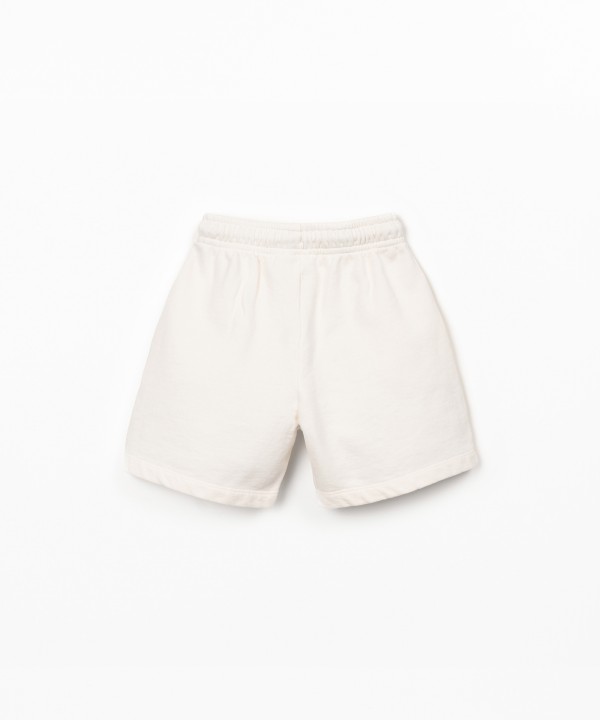 Pantaloncini con disegno frontale