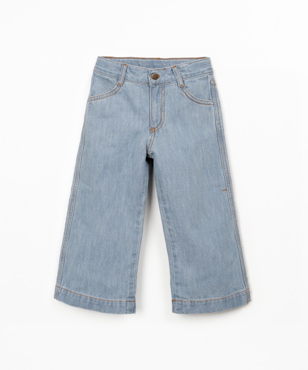 Calça de com bolsos e cinto ajustável
