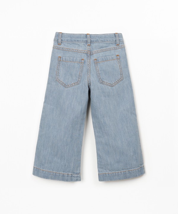 Calça de com bolsos e cinto ajustável