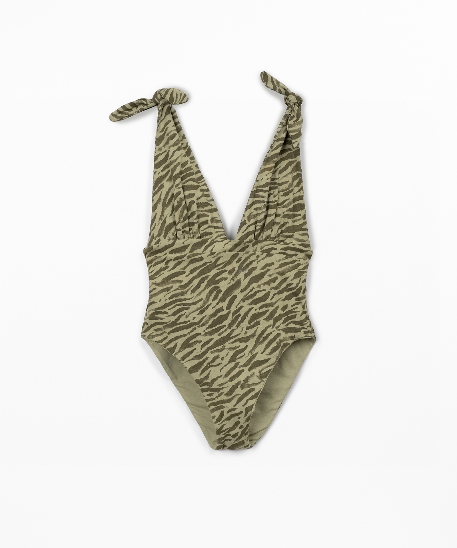 Swimsuit with adjustable straps