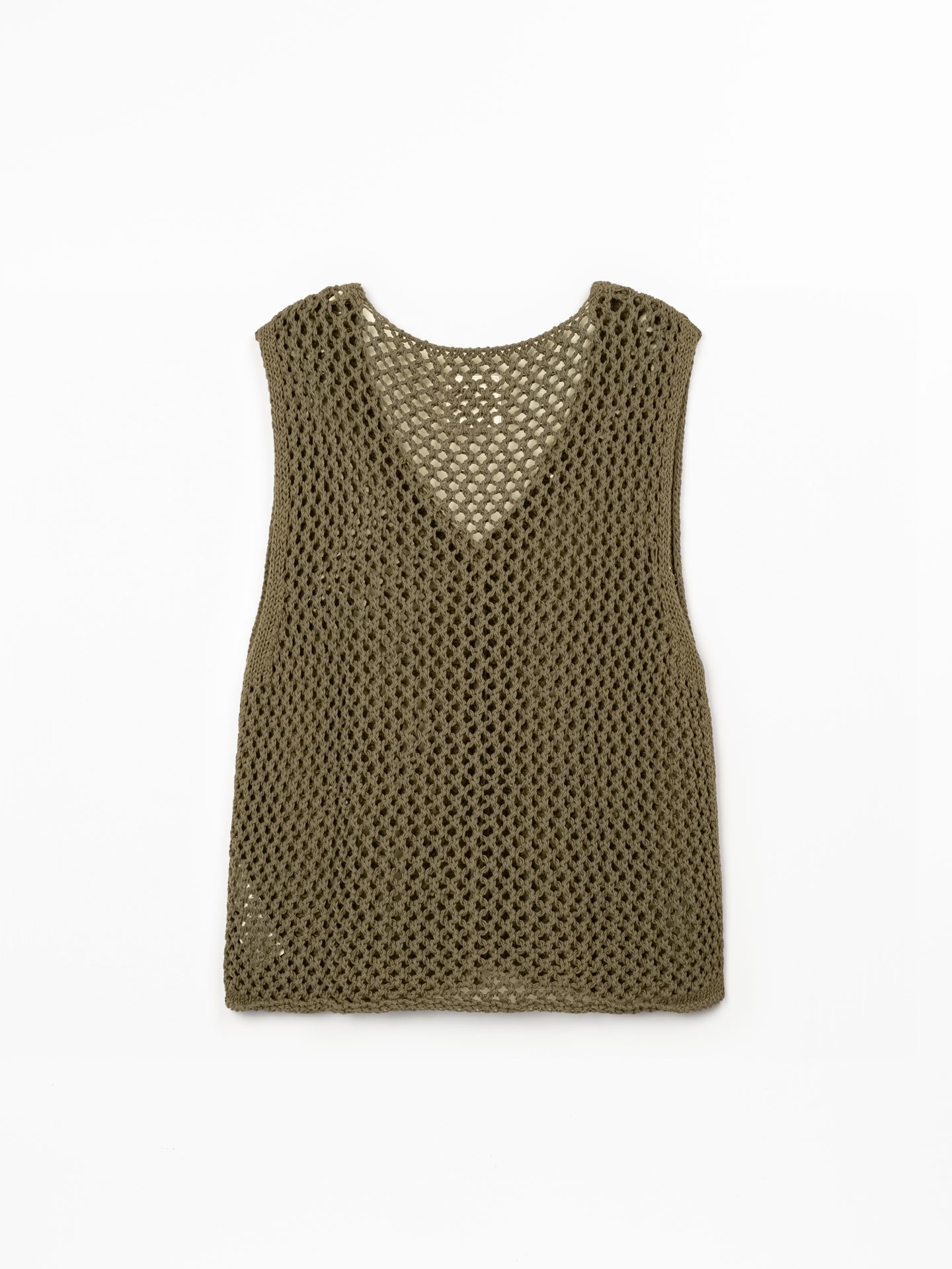Knitted vest in cotton and recycled cotton