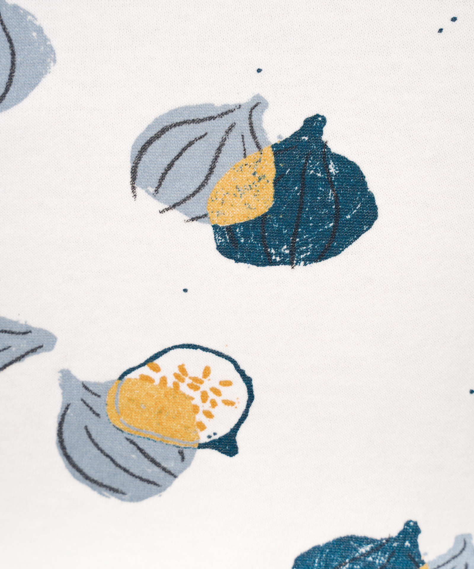 T-shirt with recycled cotton