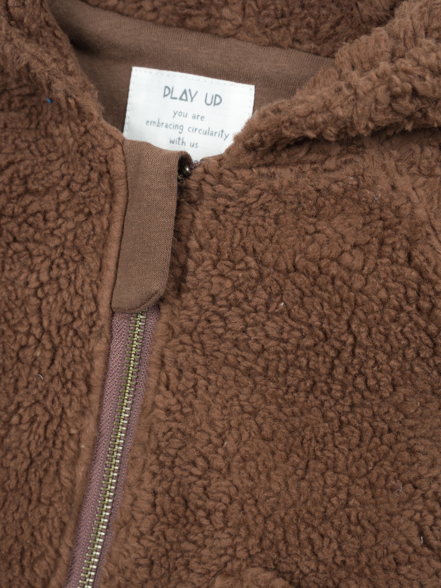 Coat with a mixture of organic cotton and recycled cotton