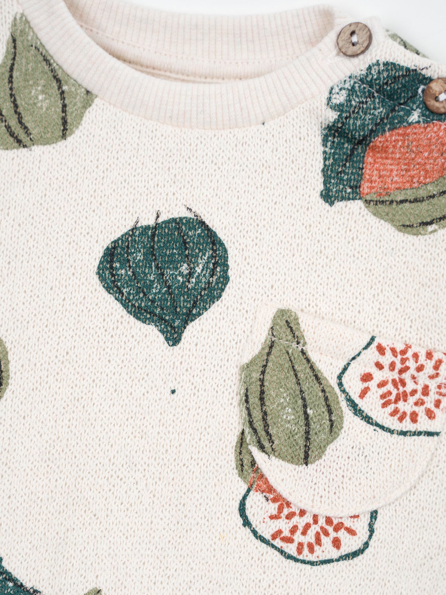 Knit sweater with fig pattern
