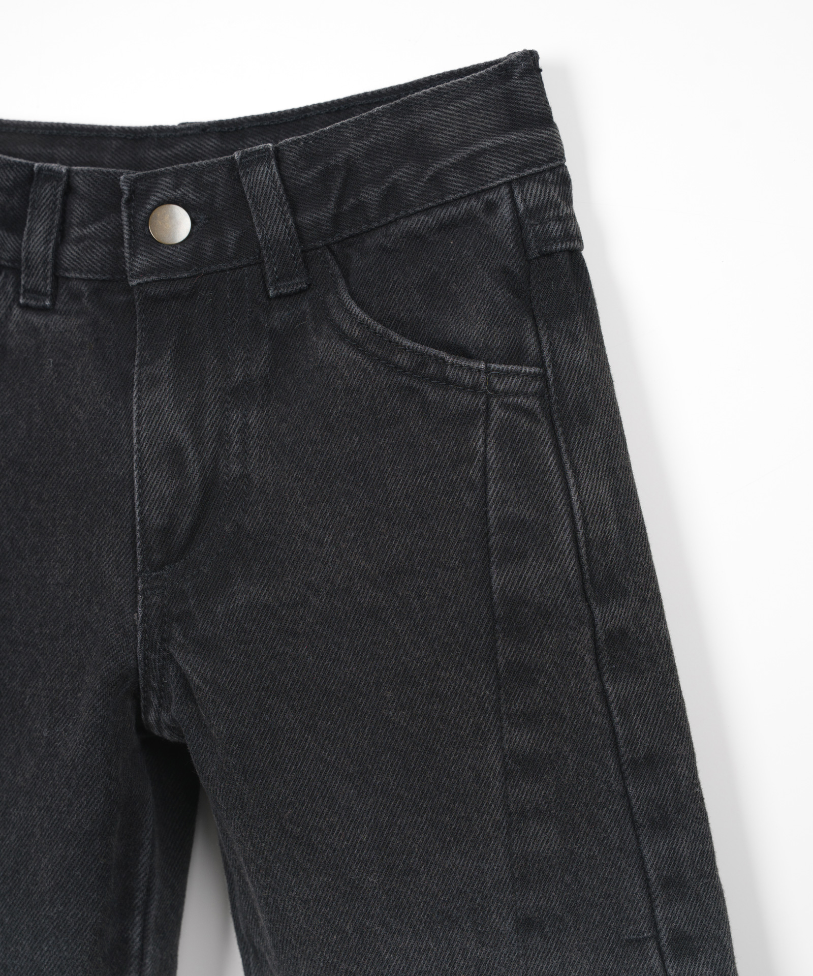 Calça de ganga com cinto ajustável