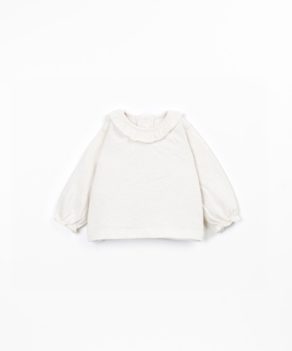 T-shirt with collar