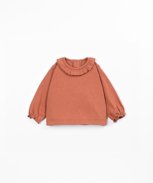 T-shirt com gola 