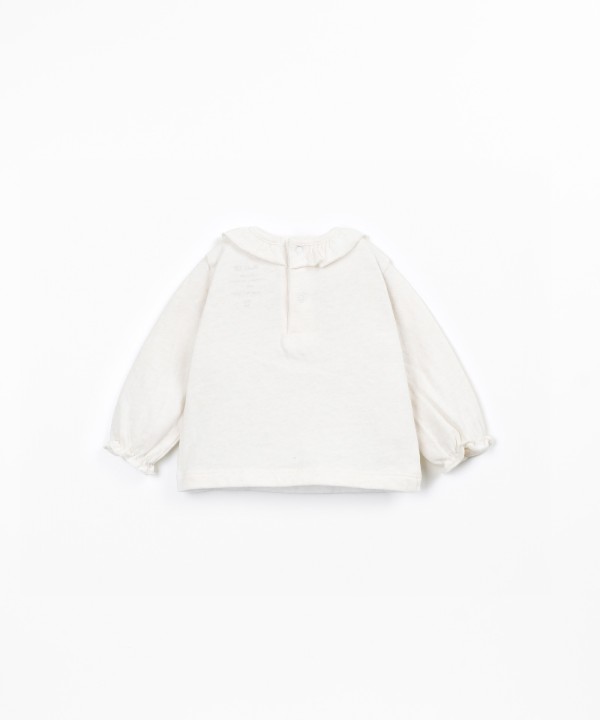 T-shirt with collar