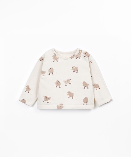 T-shirt with a mixture of natural fibers and recycled fibers