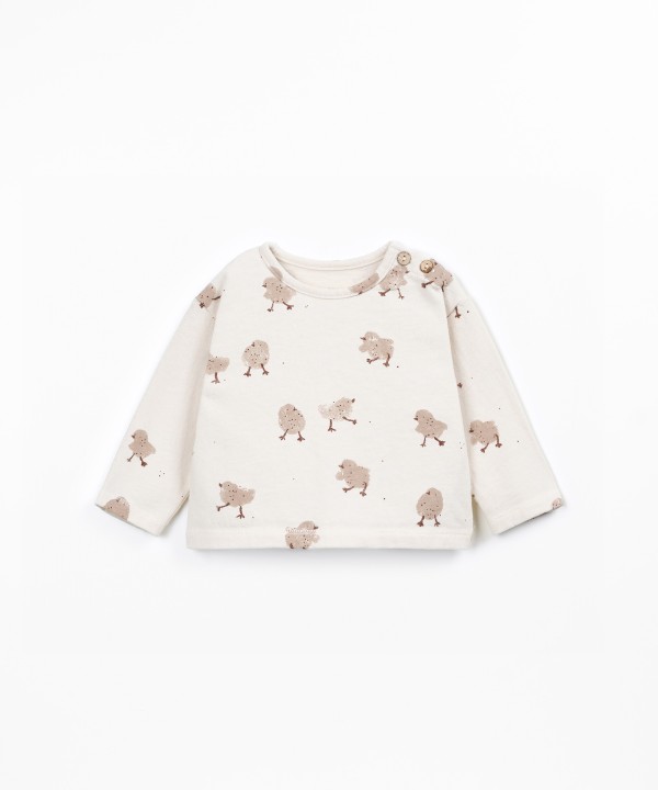 T-shirt with a mixture of natural fibers and recycled fibers